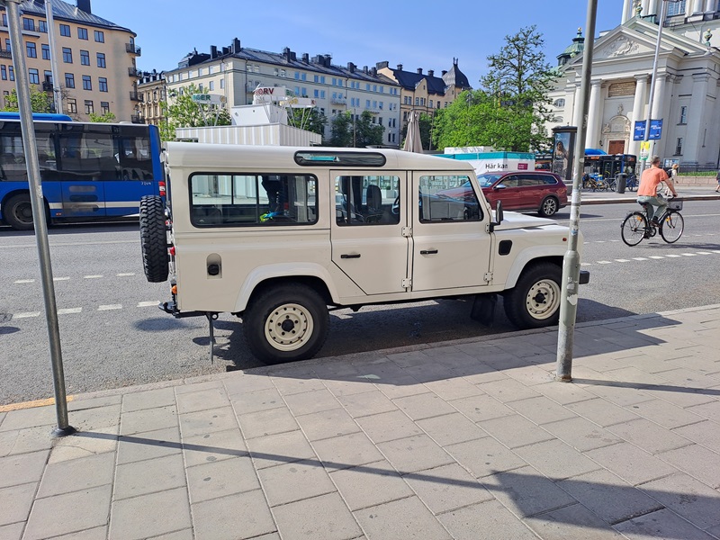 Återfunnen // Defender stulen i Stockholm